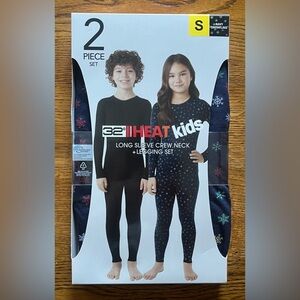 32° Heat kids two piece set. Navy Snowflake size S 6/7. New in box.